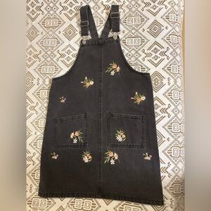 Denim&Co Black Denim Dress/Romper/Pinafore w Floral Embroidery.Girls 10-11 yr(M)